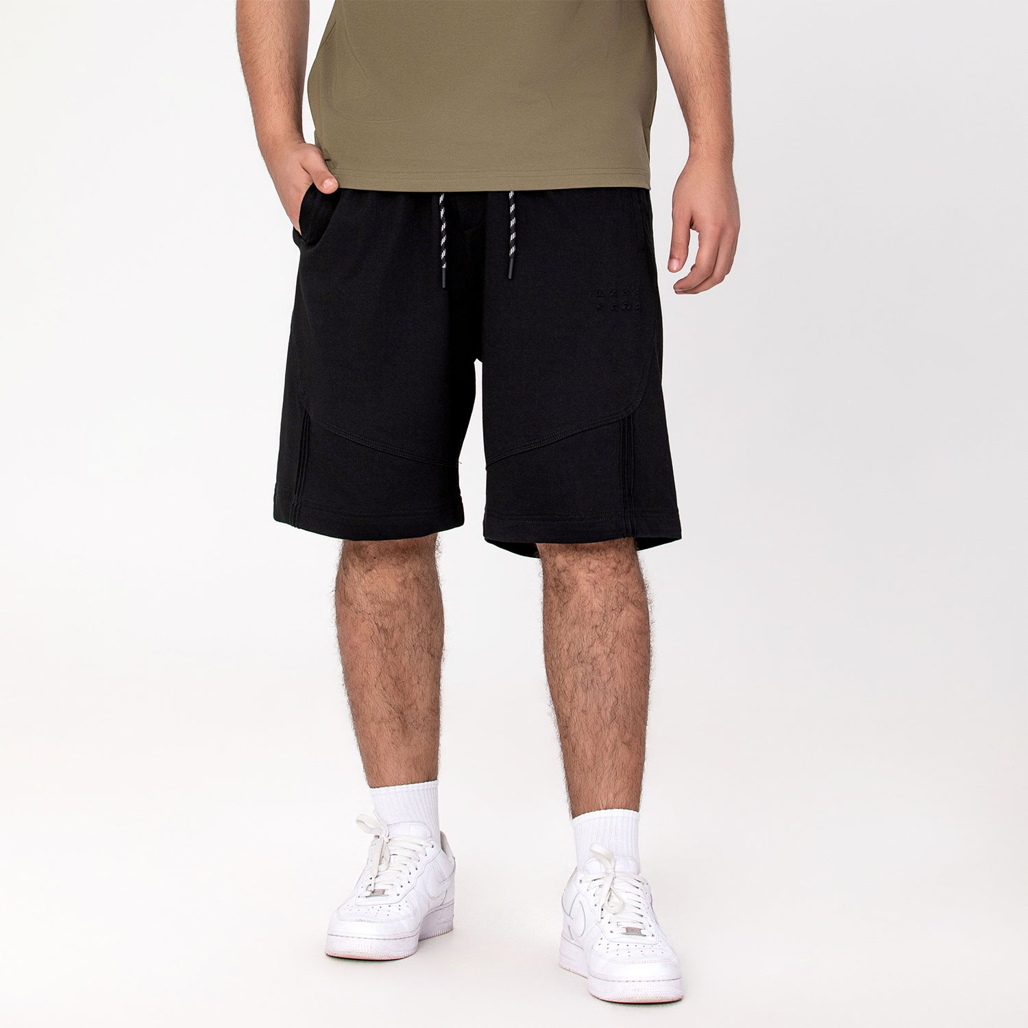Short avec cordons décoratifs