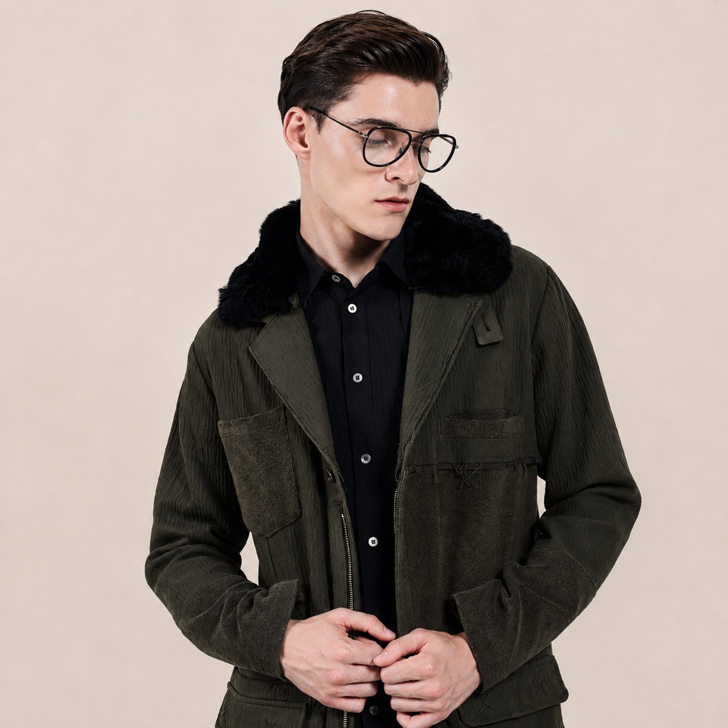 Manteau en matières mixtes avec col en fourrure amovible