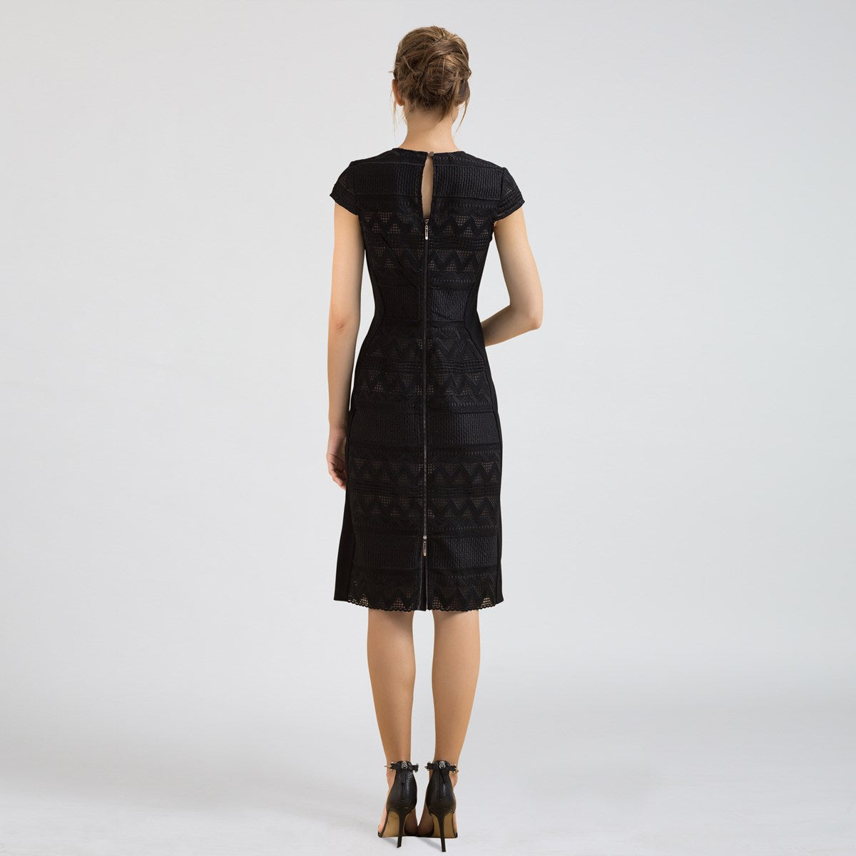 Robe mi-longue ajustée dentelle et maille