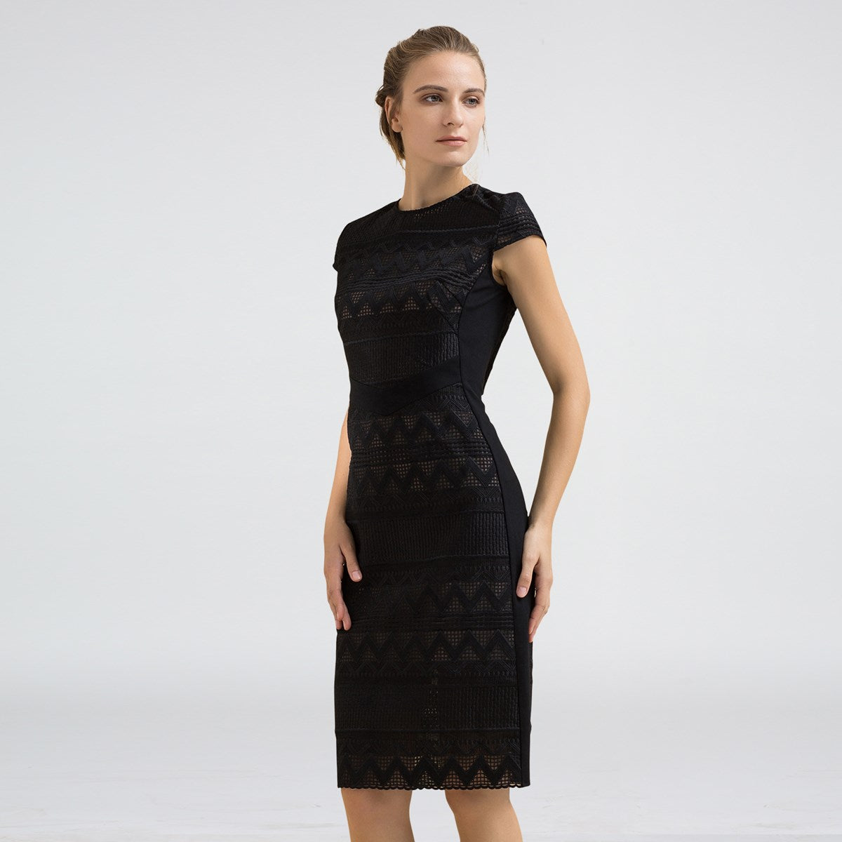 Robe mi-longue ajustée dentelle et maille