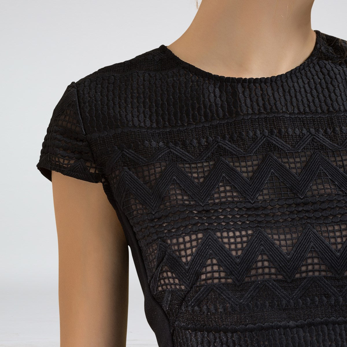 Robe mi-longue ajustée dentelle et maille
