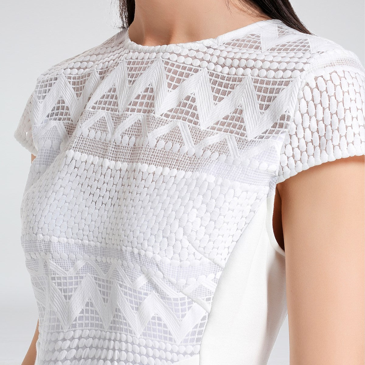 Robe mi-longue ajustée dentelle et maille