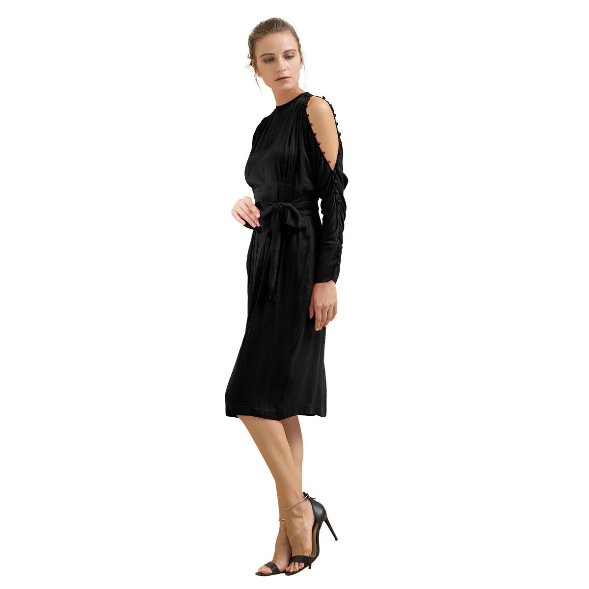Robe cintrée manches longues épaules dénudées