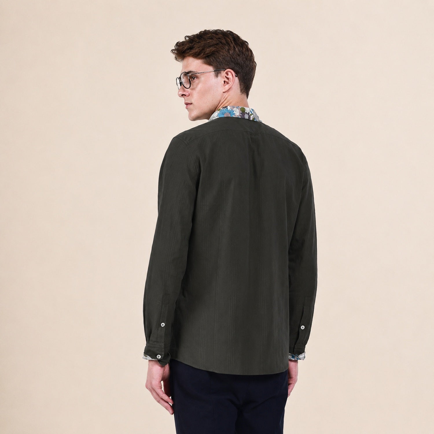 Chemise homme en coton avec col contrasté imprimé