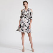 Robe patineuse effet cache-coeur à imprimé géométrique