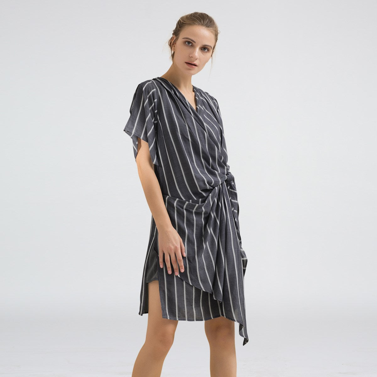 Robe courte drapée à rayures