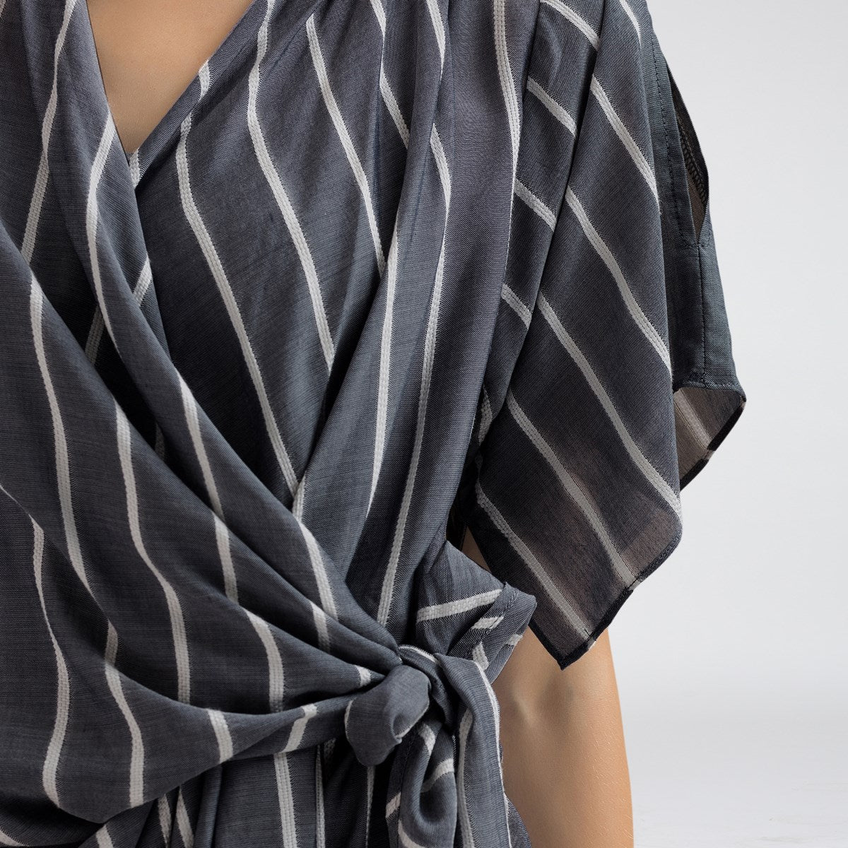 Robe courte drapée à rayures