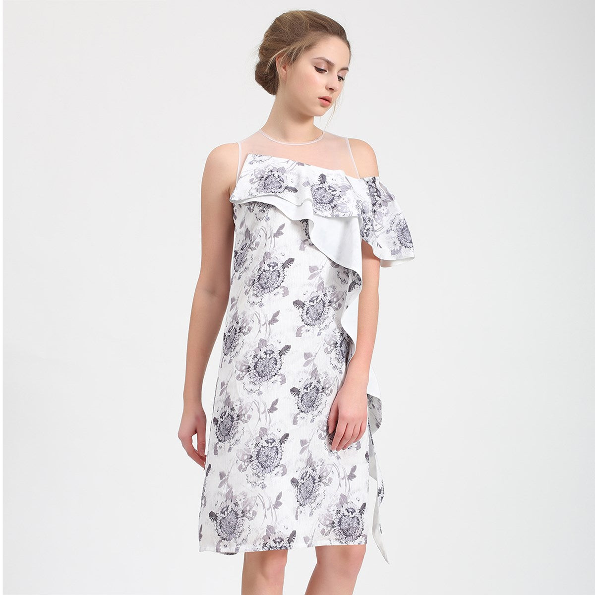 Robe à large volant et à imprimé floral