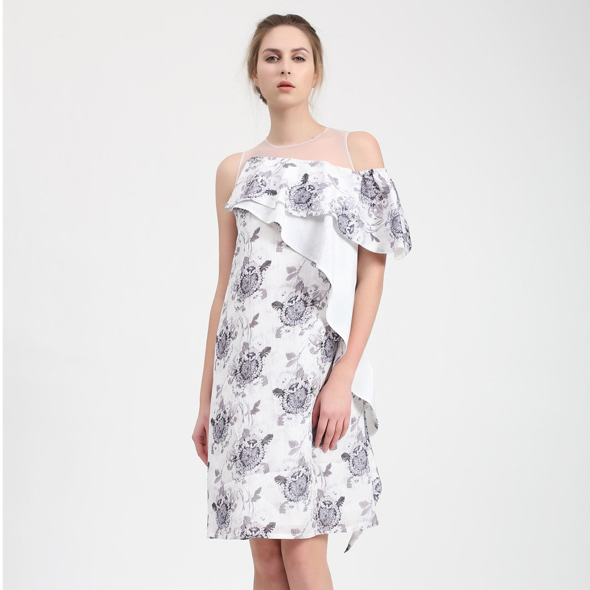 Robe à large volant et à imprimé floral