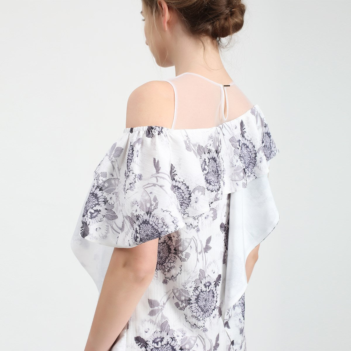 Robe à large volant et à imprimé floral