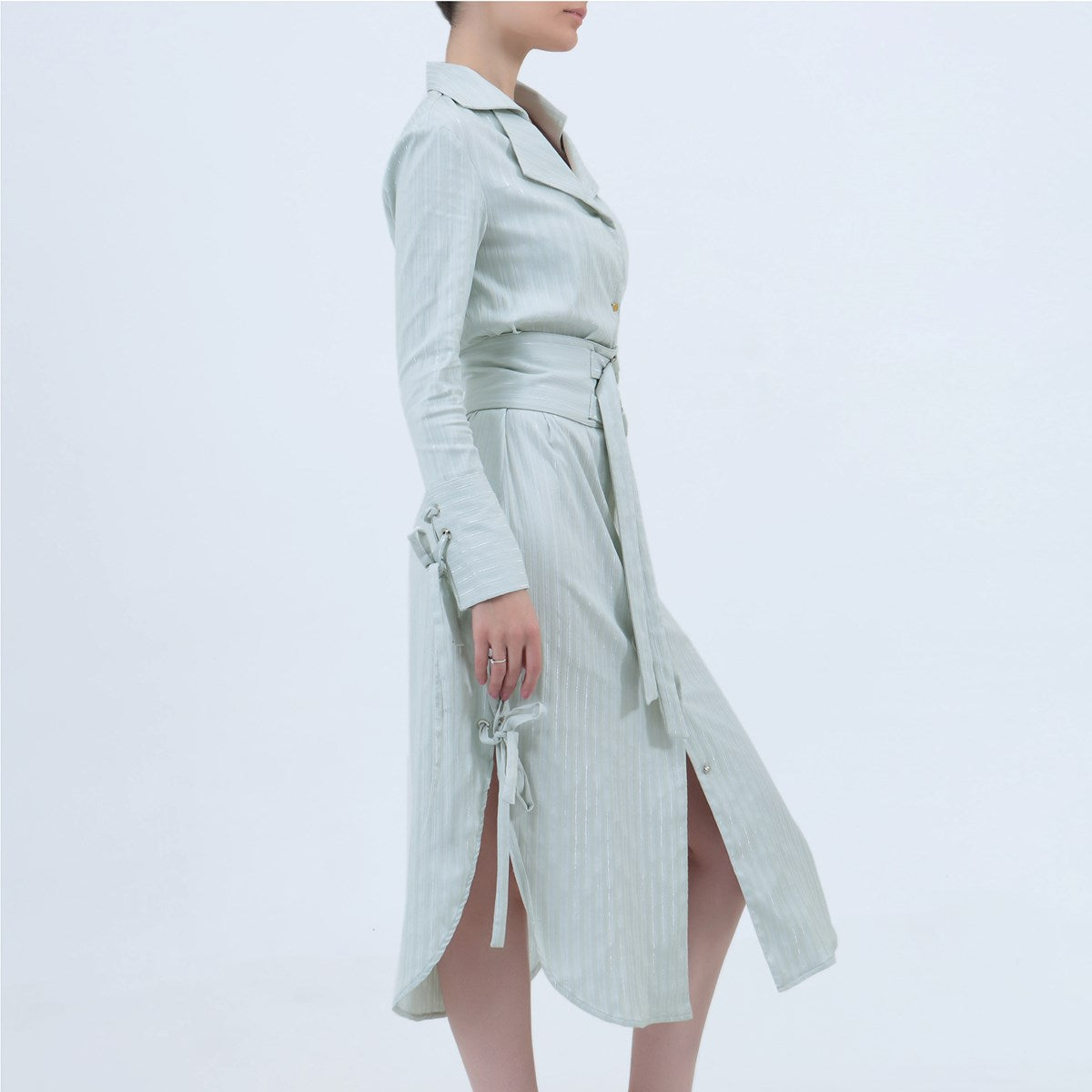 Robe-chemise style tailleur à fines rayures