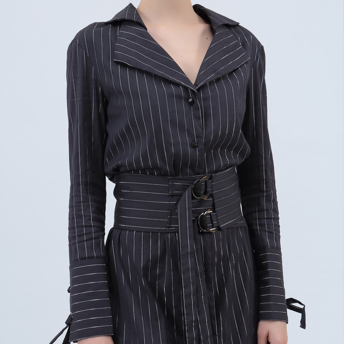 Robe-chemise style tailleur à fines rayures