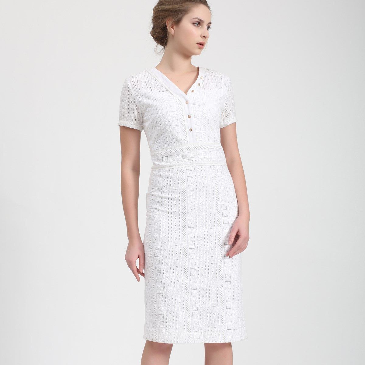 Robe ajustée manches courtes dentelle anglaise