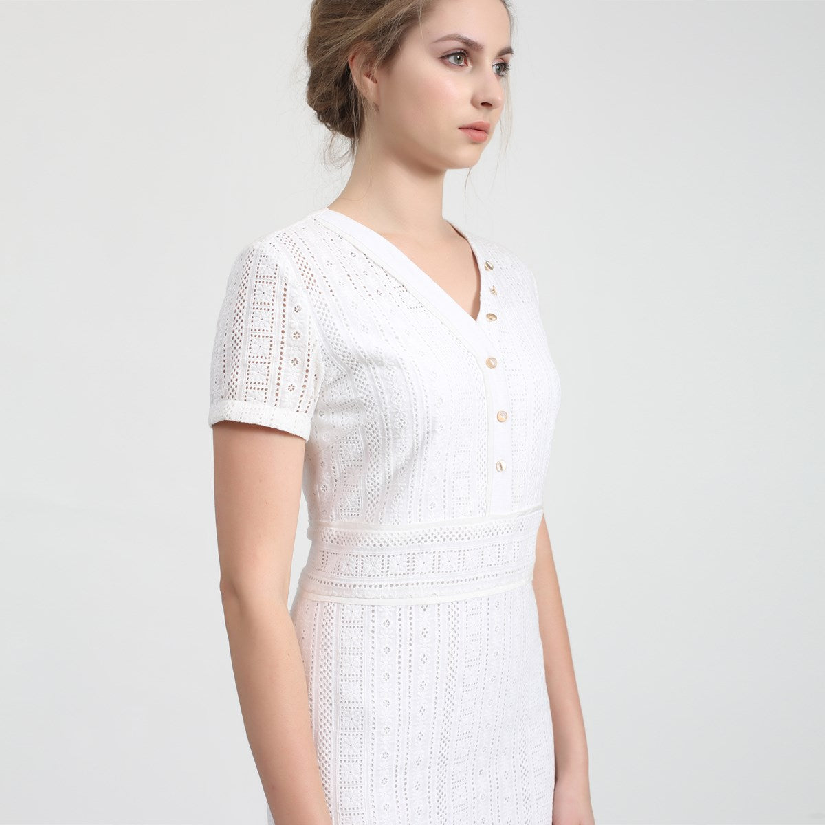 Robe ajustée manches courtes dentelle anglaise