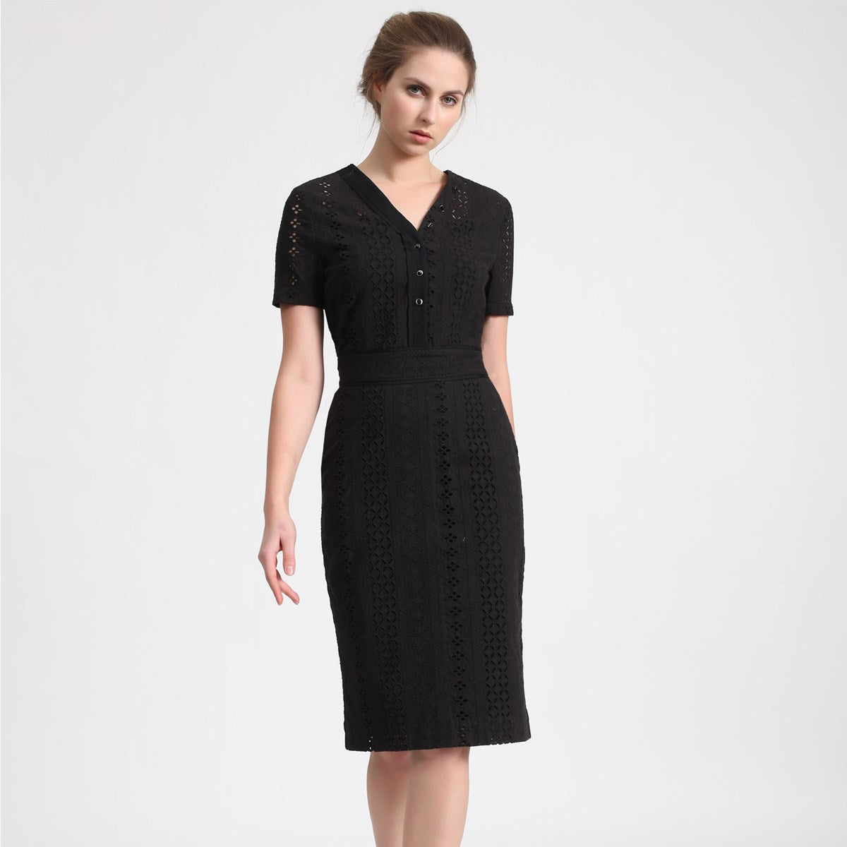 Robe ajustée manches courtes dentelle anglaise