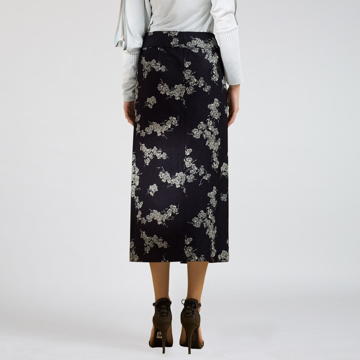 Jupe droite midi au motif floral en denim