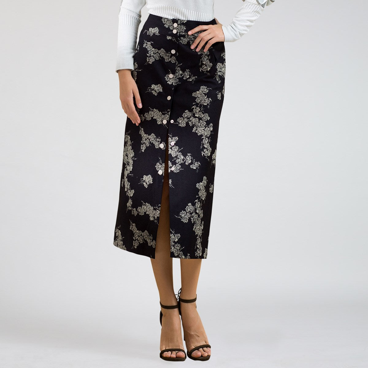 Jupe droite midi au motif floral en denim