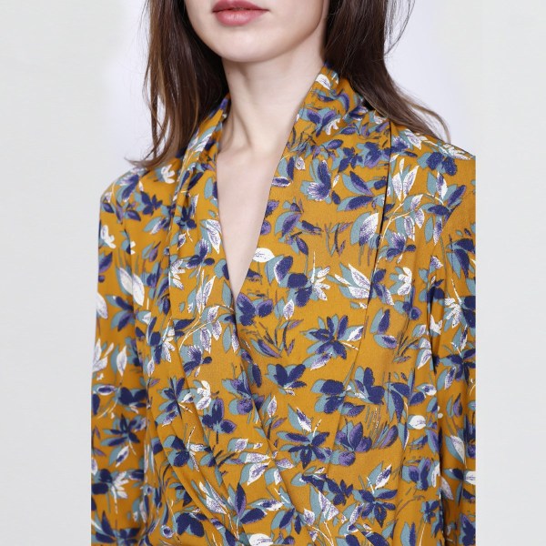 Robe courte effet drapé devant à imprimé feuilles