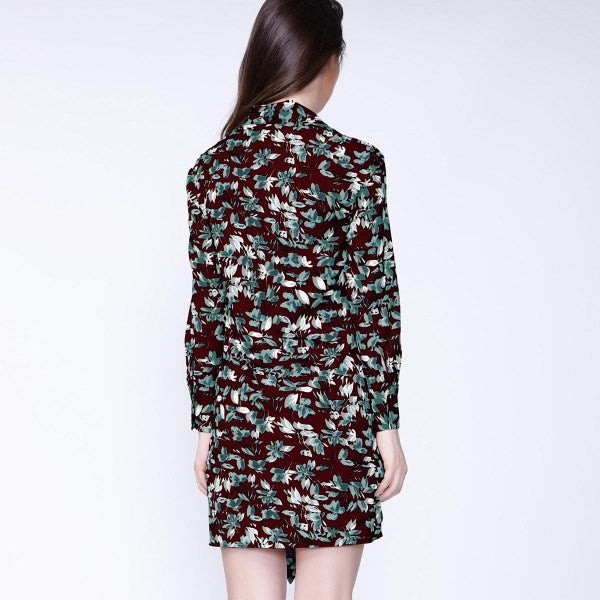 Robe courte effet drapé devant à imprimé feuilles