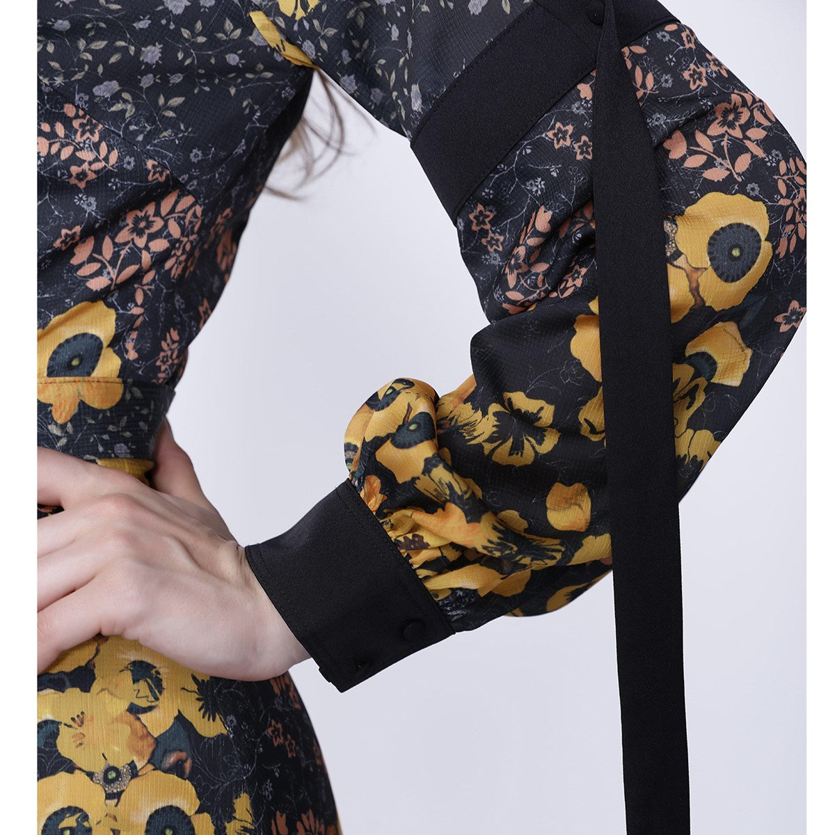 Robe portefeuille garnitures satin et imprimé floral
