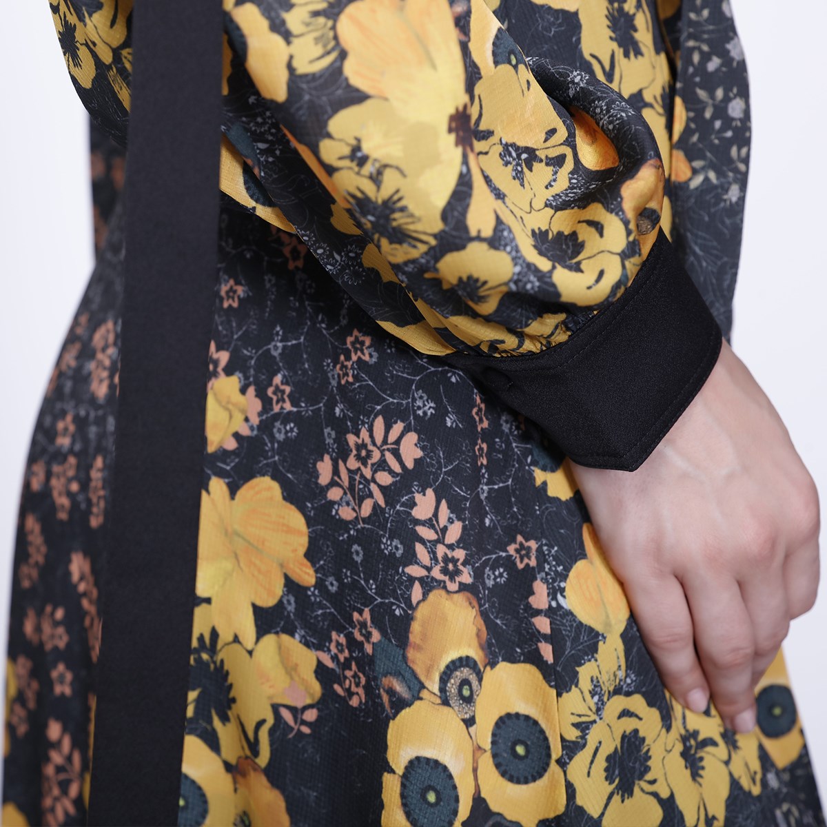 Robe portefeuille garnitures satin et imprimé floral