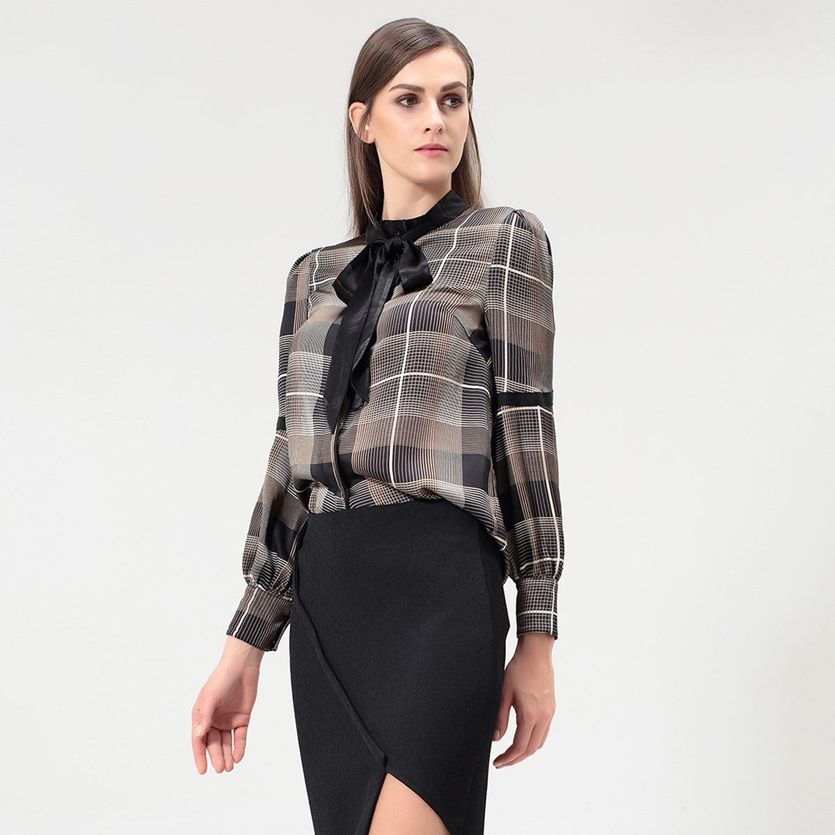 Chemise col-cravate et imprimé carreaux