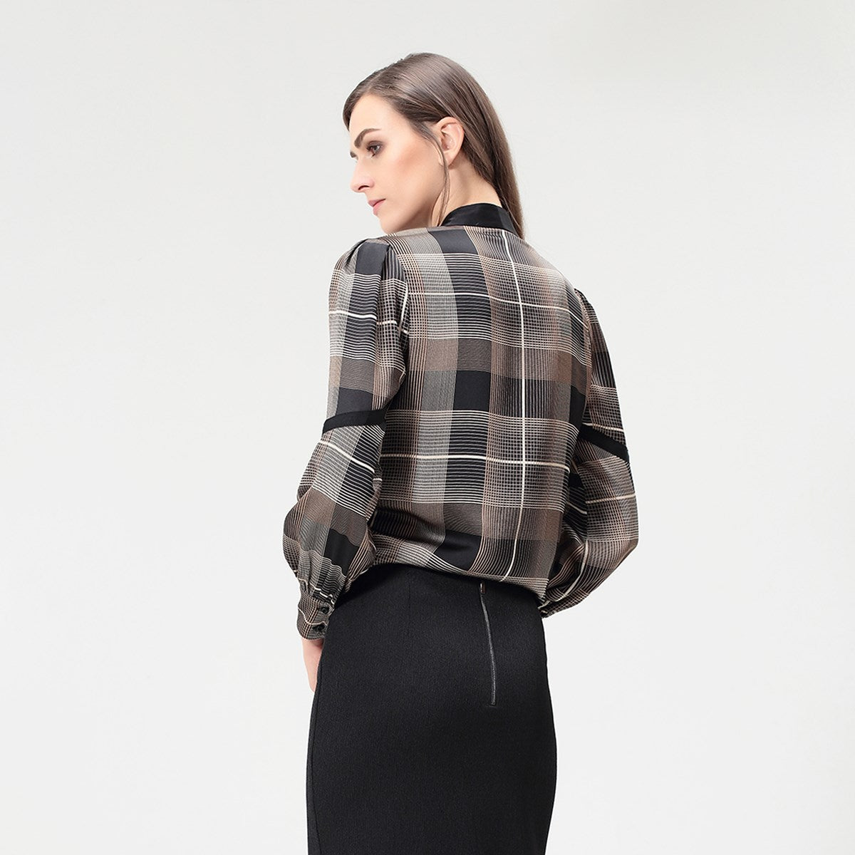Chemise col-cravate et imprimé carreaux