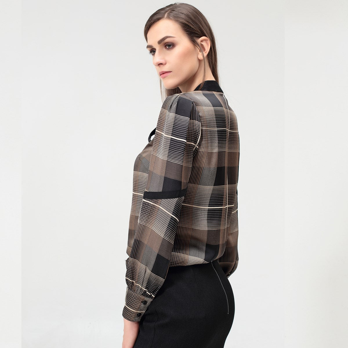 Chemise col-cravate et imprimé carreaux