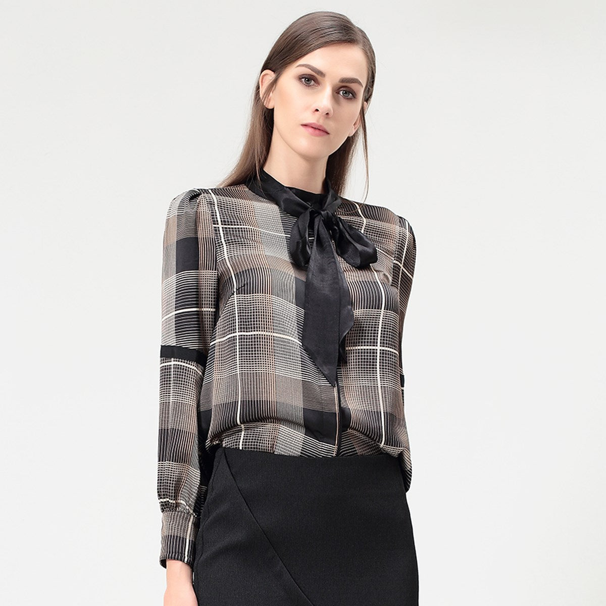 Chemise col-cravate et imprimé carreaux