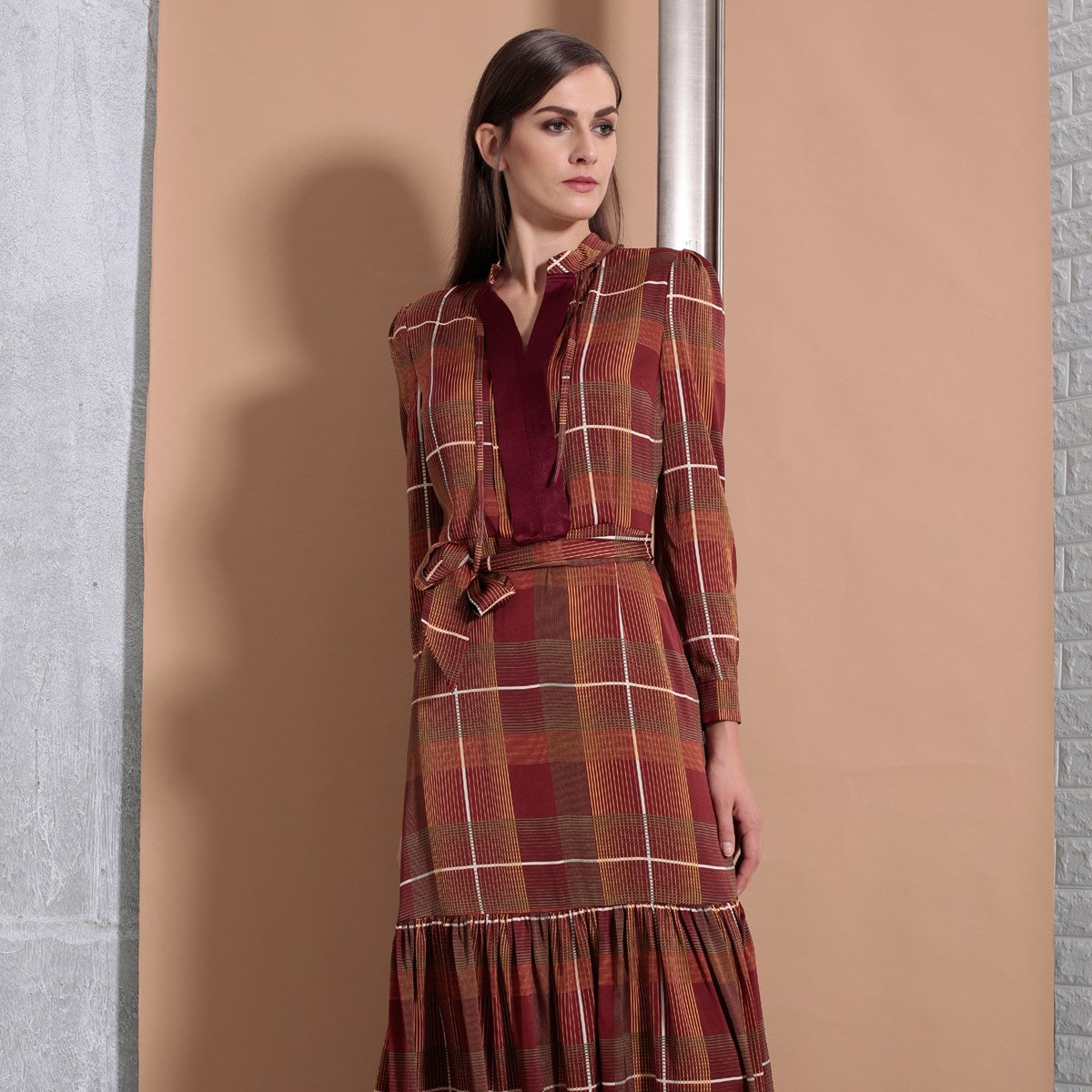 Robe maxi style Bohème à volants et imprimé carreaux