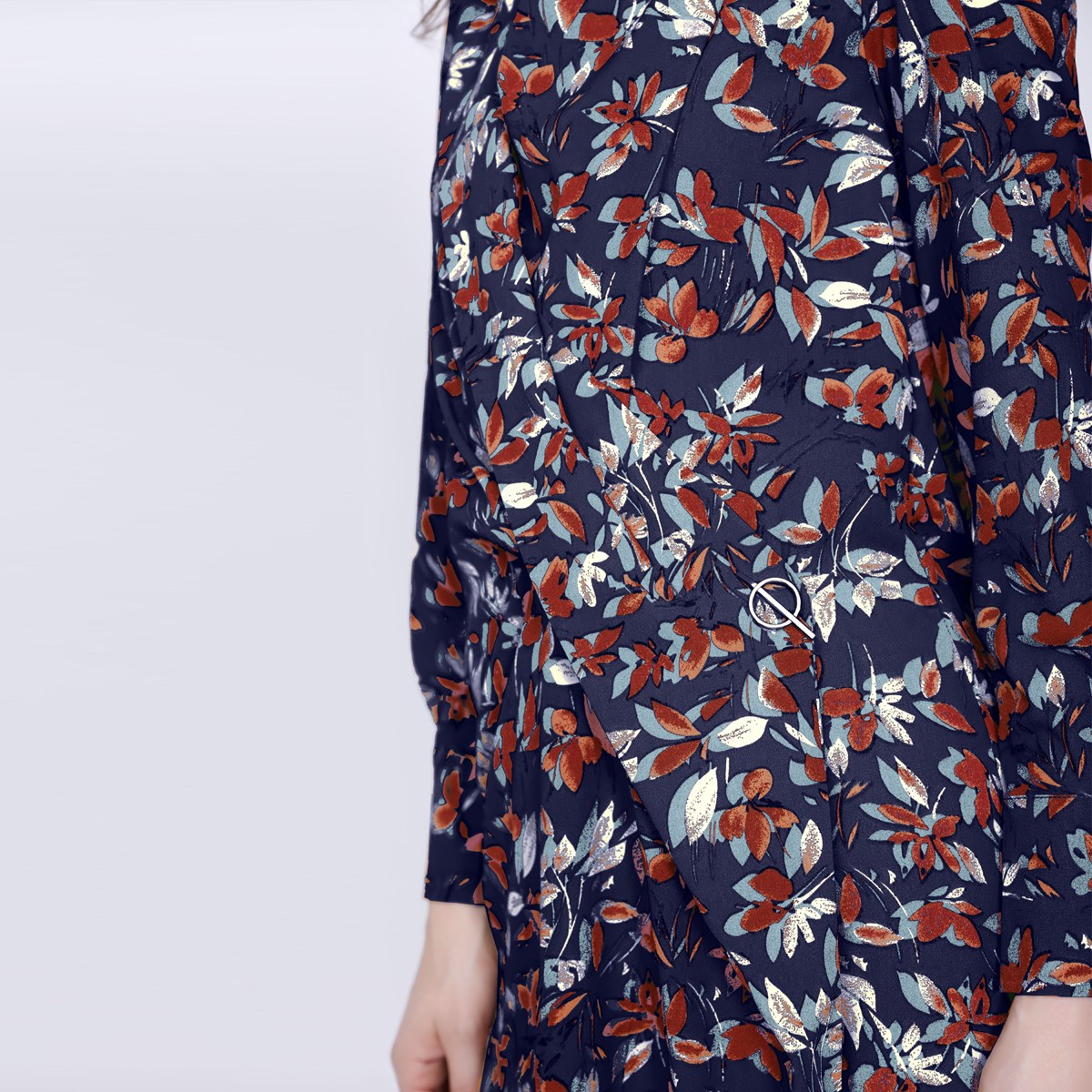 Robe courte effet drapé devant à imprimé feuilles