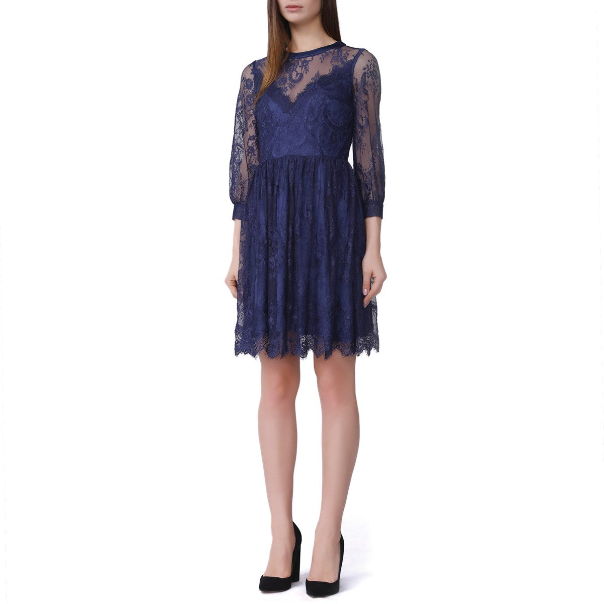 Robe patineuse dentelle et décolleté coeur