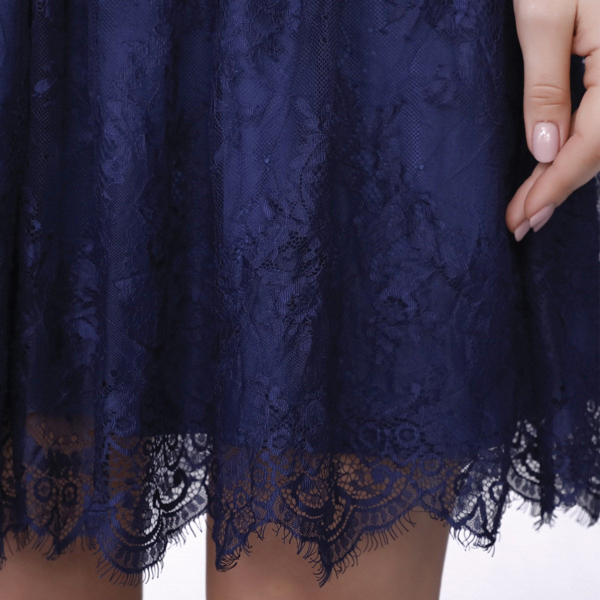 Robe patineuse dentelle et décolleté coeur