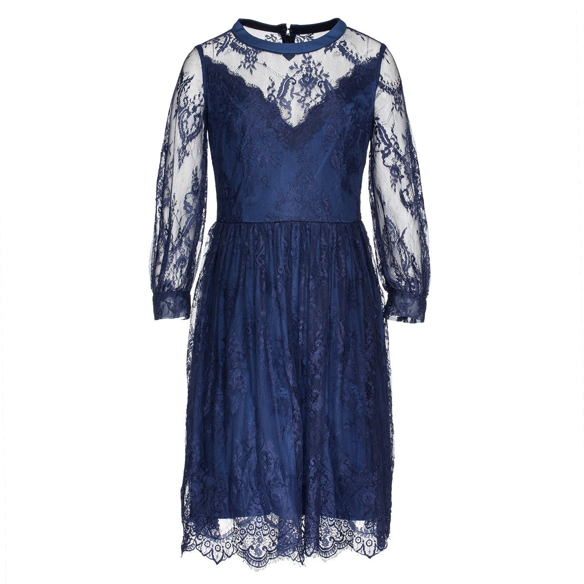 Robe patineuse dentelle et décolleté coeur