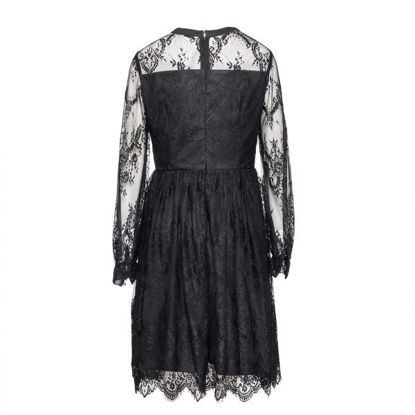 Robe patineuse dentelle et décolleté coeur