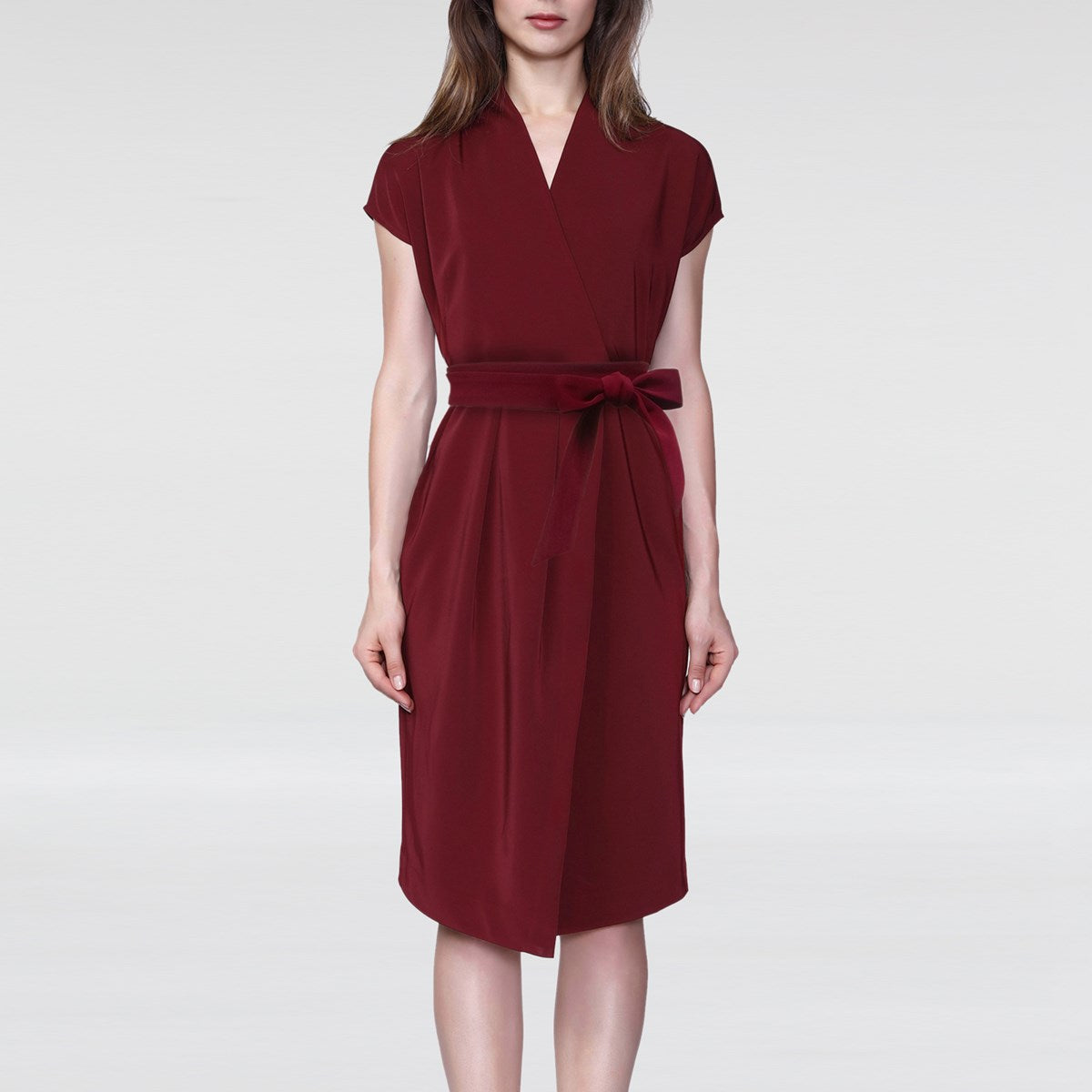 Robe mi-longue effet portefeuille et ceinture rajoutée
