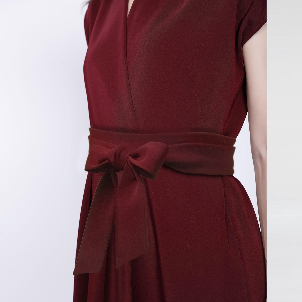 Robe mi-longue effet portefeuille et ceinture rajoutée