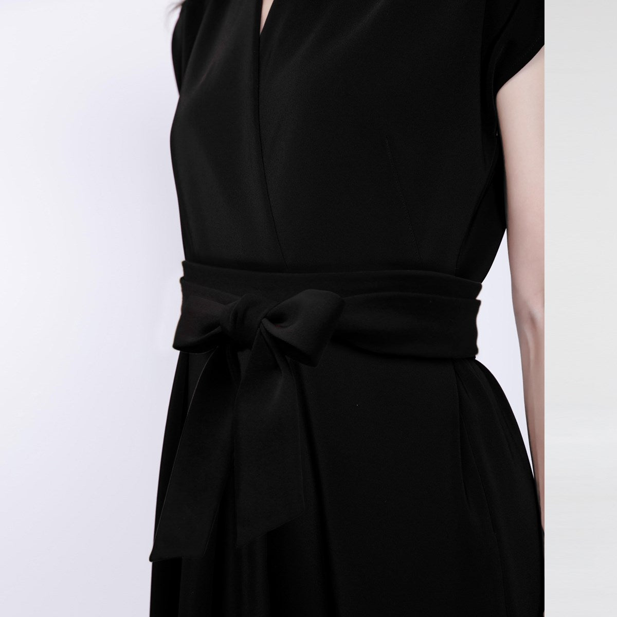 Robe mi-longue effet portefeuille et ceinture rajoutée
