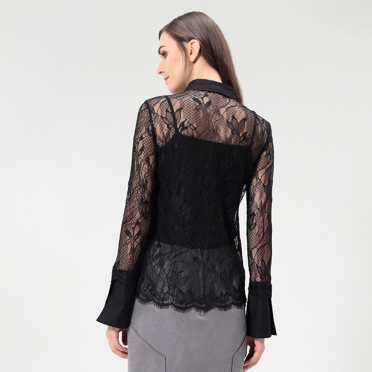 Chemise dentelle et détails de coton