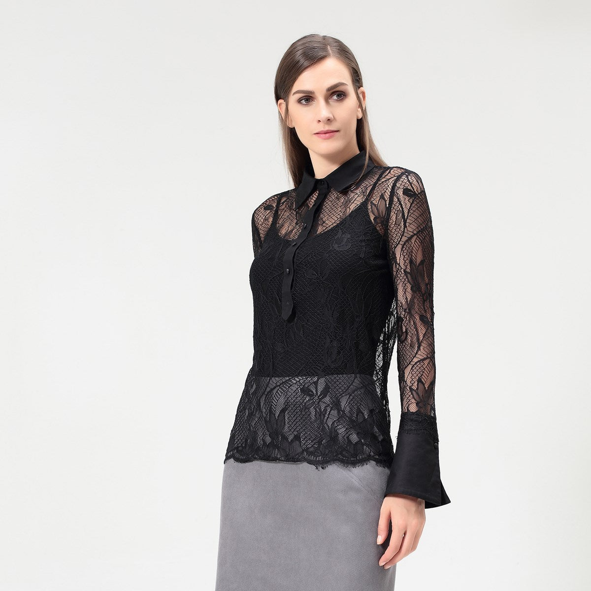 Chemise dentelle et détails de coton