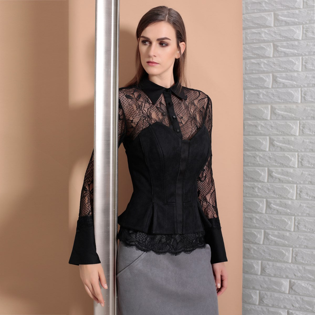 Chemise dentelle et détails de coton