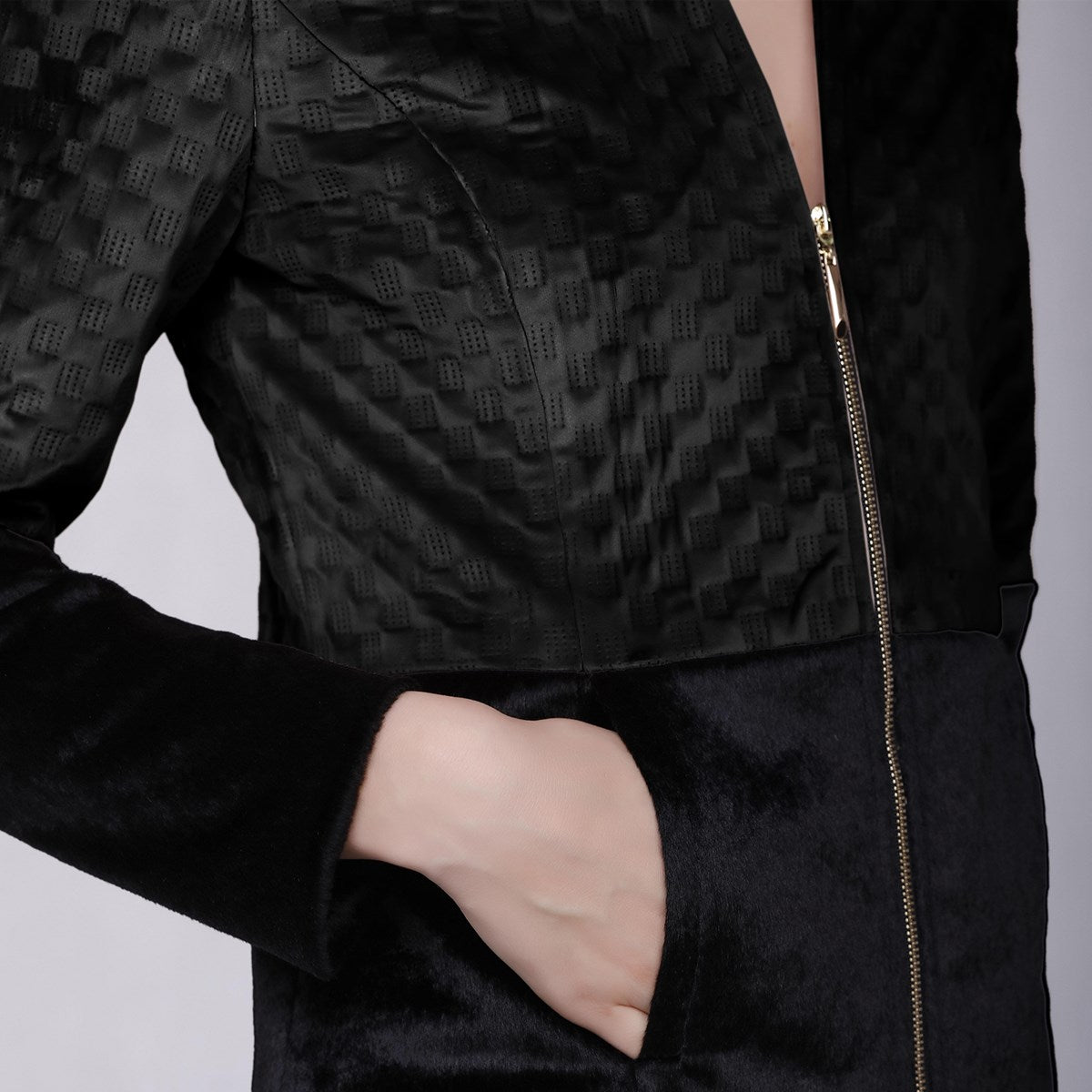 Veste zippée bi-matière velours texturé et faux crin
