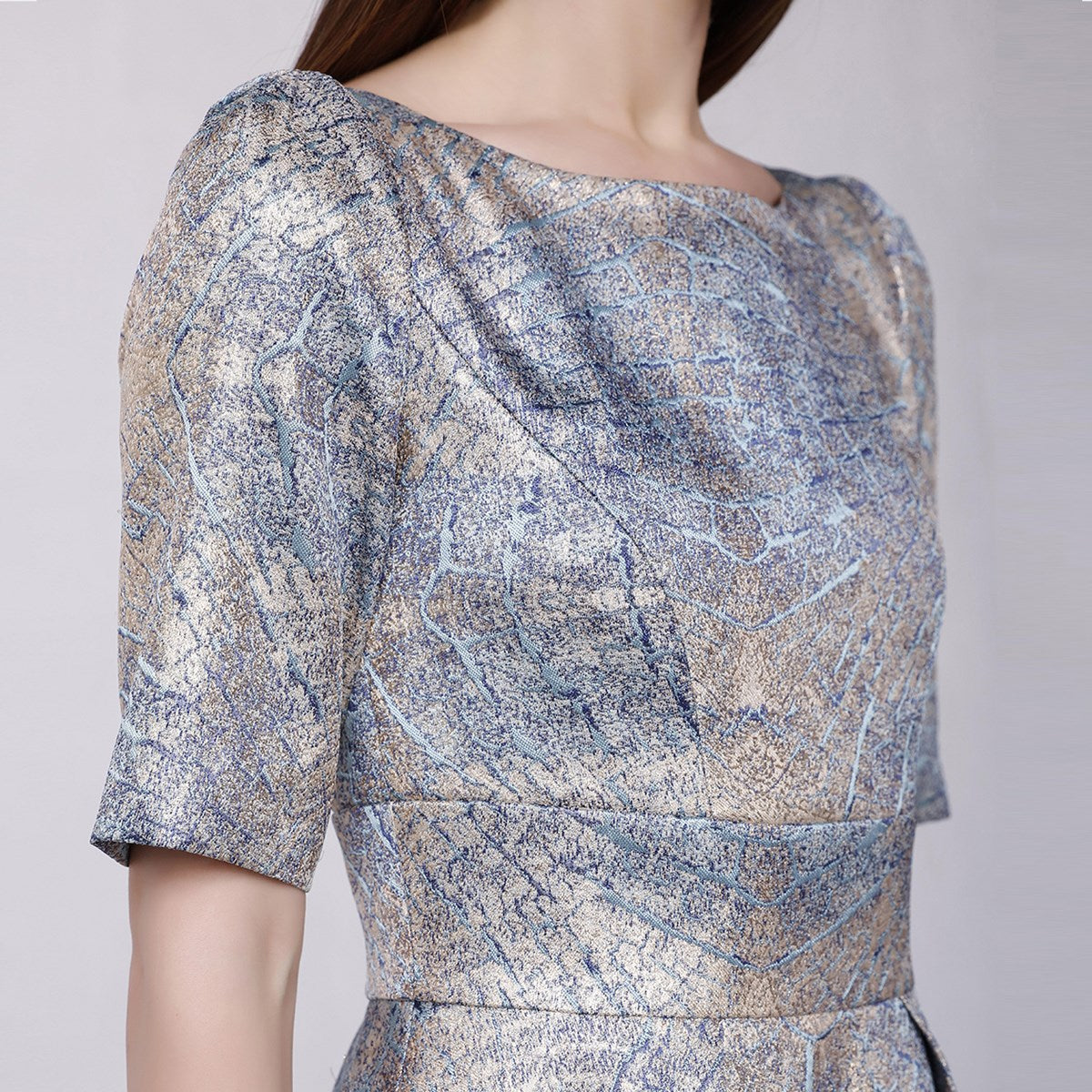 Robe de cocktail cintrée et évasée en jacquard