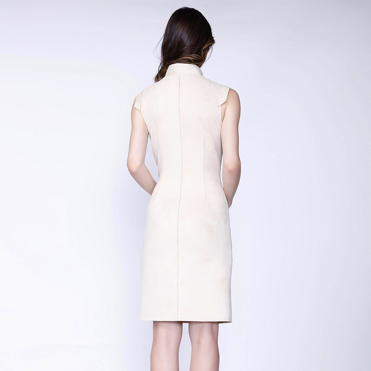 Robe ajustée col-V et manchettes, suédine stretch