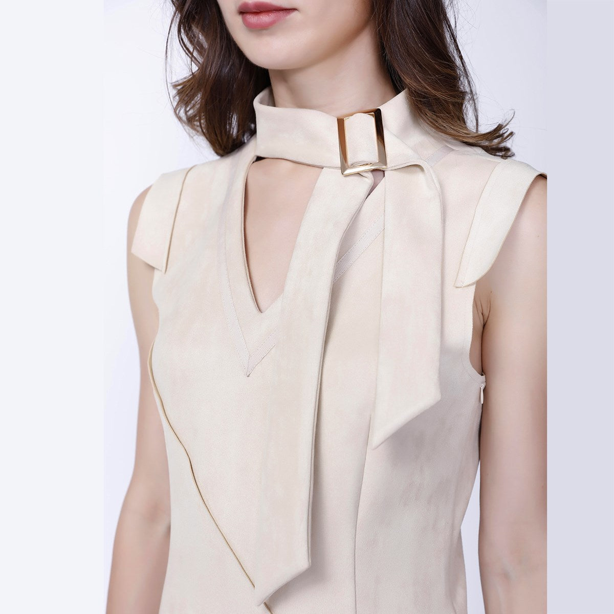 Robe ajustée col-V et manchettes, suédine stretch