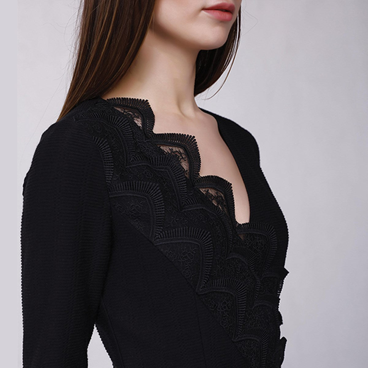 Robe portefeuille en maille avec galons de dentelle