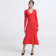 Robe ajustée en maille col V et basques cotés