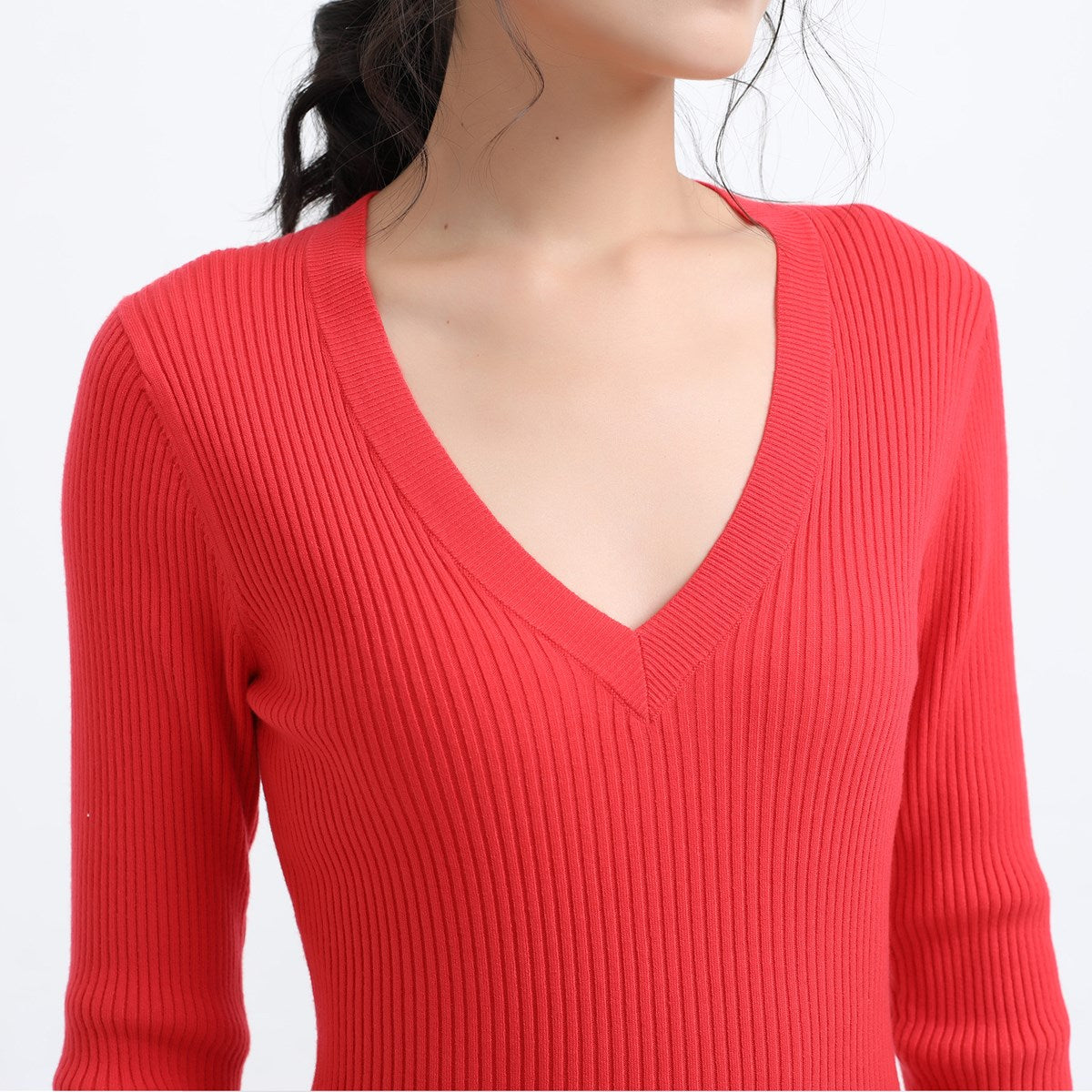 Robe ajustée en maille col V et basques cotés