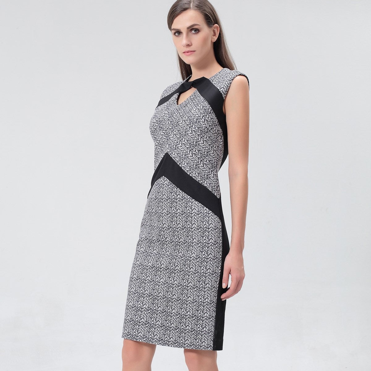 Robe cocktail ajustée imprimé géométrique et garniture jersey