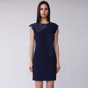 Robe ajustée et appliqué de dentelle de velours